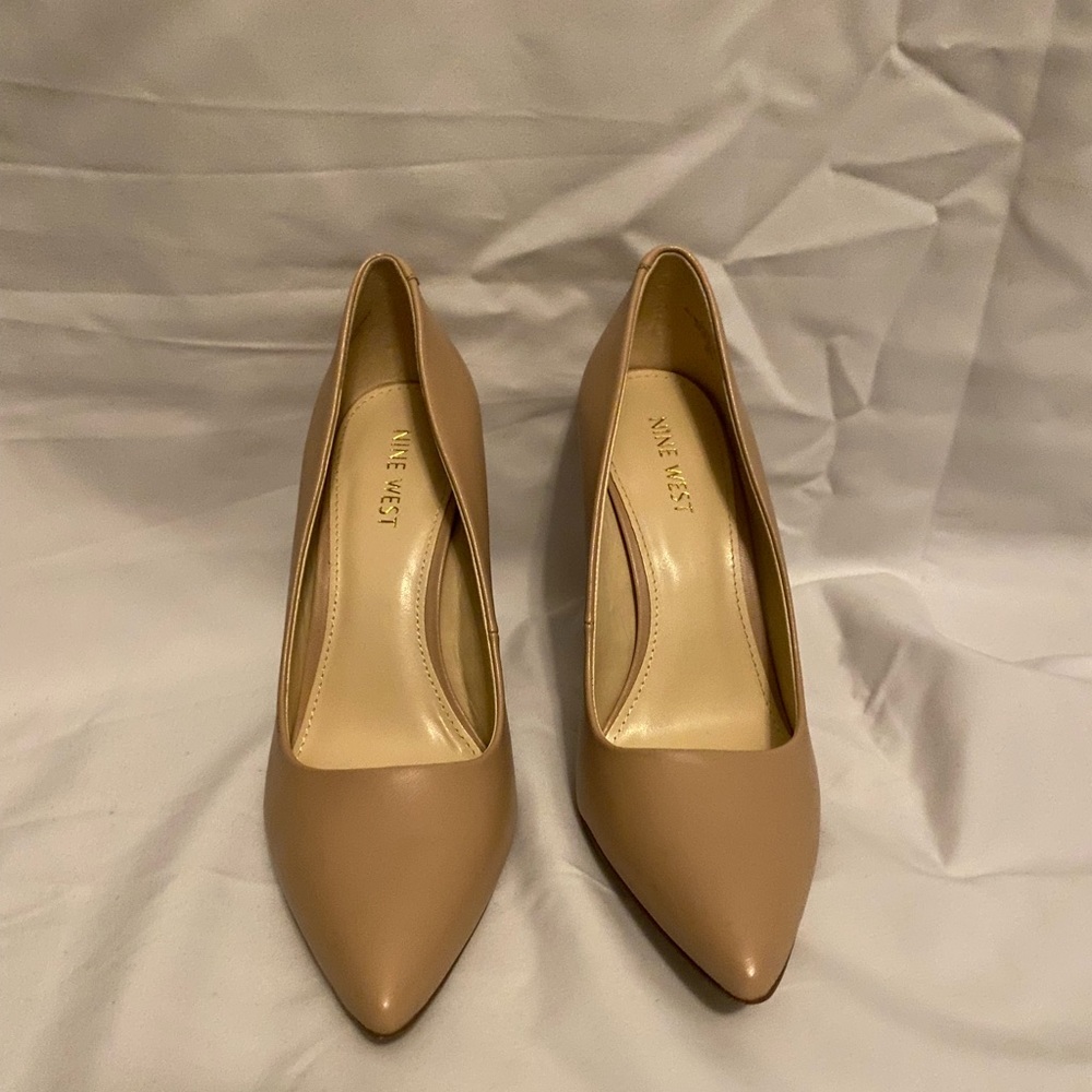 NINE WEST PUMPS cream/nude SIZE 7 - Picture 2 of 9